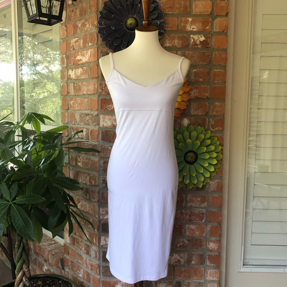 SOLD 🚨ASOS White Midi Body Con Dress - Picture 2 of 9